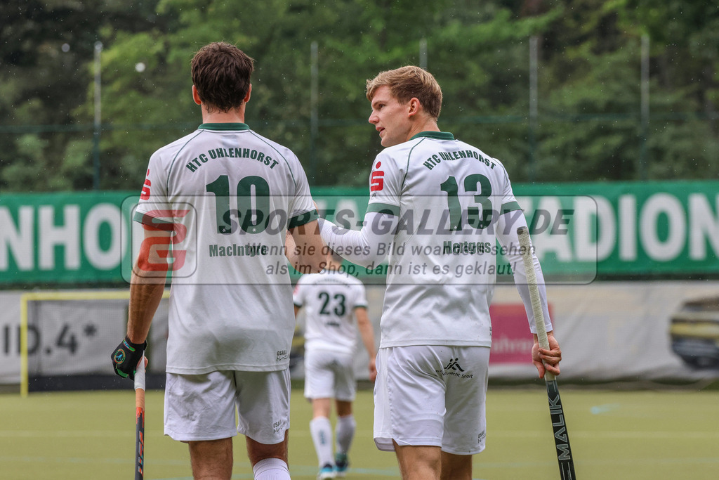 MJ_2022-09-24_HTCU-Polo-5 | Oliver Macintyre (Uhlenhorst Mülheim #10) &amp; Henrik Mertgens (Uhlenhorst Mülheim #13), Uhlenhorst Mülheim - Hamburger Polo Club am 24.9.2022 im Waldstadion, Mülheim a. d. Ruhr