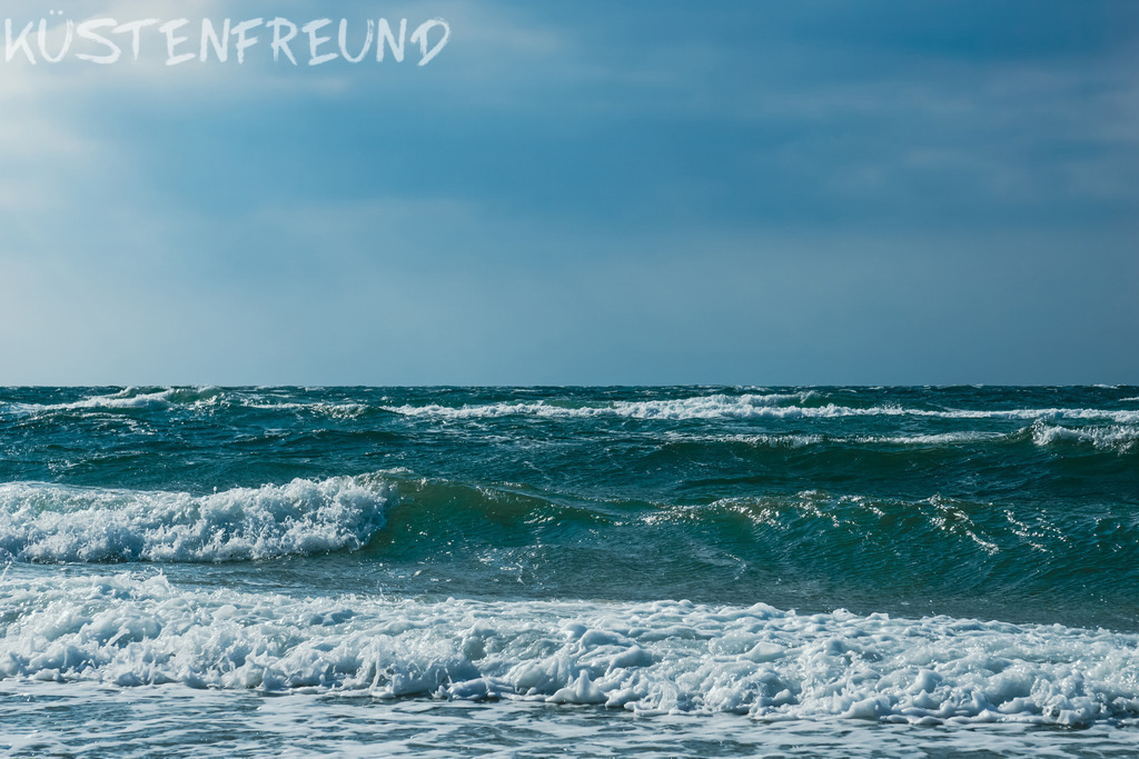 Ostsee // Meer, Wellen und Weite | Entdecke deine Lieblingslandschaft von der Küste – auf Ostsee Leinwand, Nordsee Leinwand, Alu Dibond oder Acrylglas, passend für jeden Geschmack und Raum.