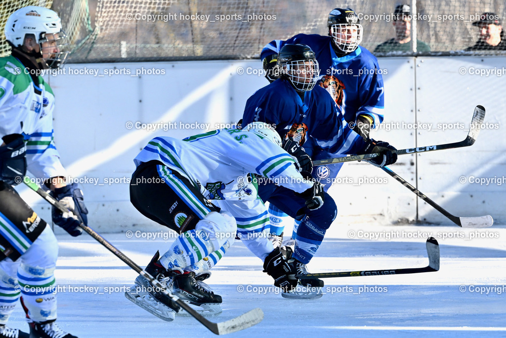EC Tigers Paternion vs. EC FELD AM SEE/DSG LEDENITZEN | #14 Tschurnig Daniel EC Tigers Paternion, #7 Kreuger Matthias EC Tigers Paternion, EC Tigers Paternion vs. EC FELD AM SEE/DSG LEDENITZEN, EC Tigers Paternion vs. EC FELD AM SEE/DSG LEDENITZEN am 04.01.2026 in Paternion (Eislaufplatz Paternion), Austria, (Photo by Bernd Stefan)