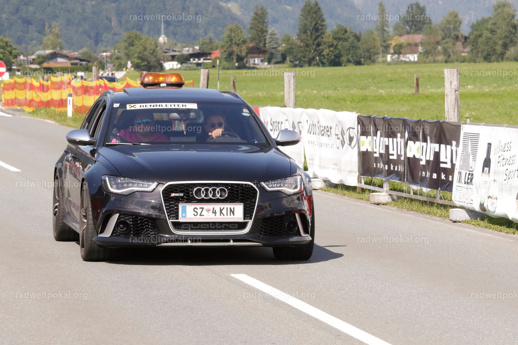 1127_20230817_Bewerb_Maenner_Muehlanger | AUT - OESTERREICH, 2023-08-16: SPORT RENNRAD-FAHREN - 55. INTERNATIONALER RADWELTPOKAL IN ST. JOHANN IN TIROL  - Vintage-Radrennen mit WM-Bronze-Medaillen-Siegerin Christina Schweinberger, den Teilnehmer und Alexander Baumann (vom Orginastions-Team) - TAG 2 BEWERB MAENNER IN SECHS GRUPPEN  ; Foto: Roland Muehlanger