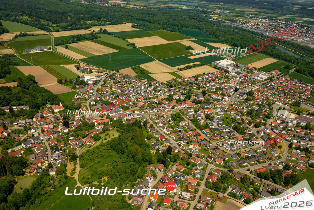 Das Luftbild zeigt  Illerrieden - Die Luftaufnahme wurde 2023 vom UL-Flugzeug aus erstellt ( keine Drohne ) - Hochauflösende Luftaufnahme - Für grossformatige Ausdrucke geeignet. Die Geschenkidee !Mit Lizenz und Bildrechte bestellbar