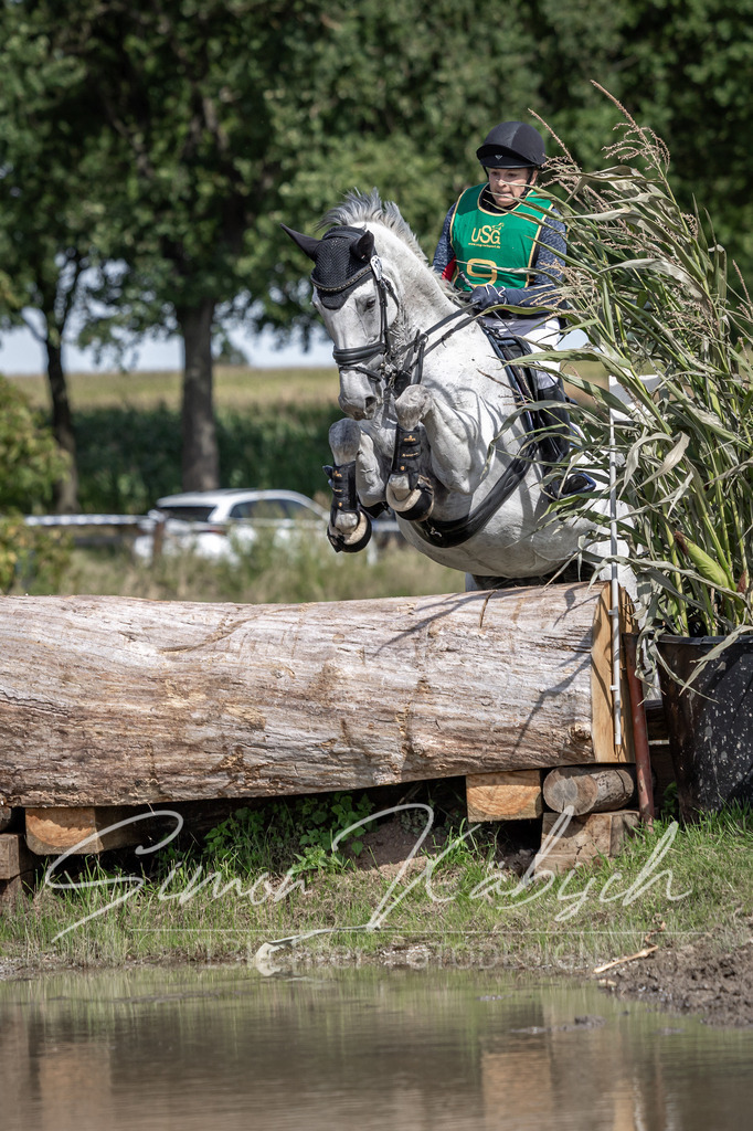 20250907-_3LI1149 | Tierfotografie Pferde, Hunde, Katzen, Haustiere.
Turnierfotografie Reitturniere, Reiten, Springreiten, Dressur in Hanau, dem Main-Kinzig-Kreis und dem Rhein-Main- Gebiet um Frankfurt