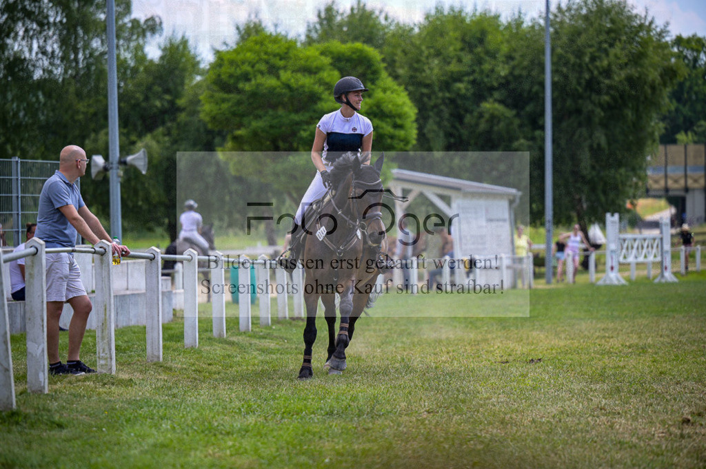 Reitturnier Voxtrup | Entdecke hochwertige Reitturnierfotos von Foto Oger. Professionell, emotional und authentisch – jetzt Lieblingsmomente im Shop bestellen.Deutschlandweite Turnierfotografie. - Realisiert mit Pictrs.com