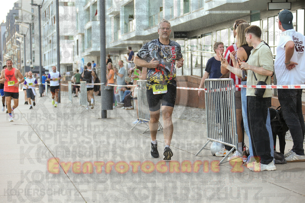 250920_1452_EX1_8022 | Sportfotografie im Rhein-Sieg Kreis, Köln, Bonn, NRW, Rheinland Pfalz, Hessen, etc. Unser Tätigkeitsfeld umfasst den Laufsport vom Volkslauf über den Marathon, Duathlon, Triathon bis zum Ultralauf wie Kölnpfad Ultra oder Schindertrail.
