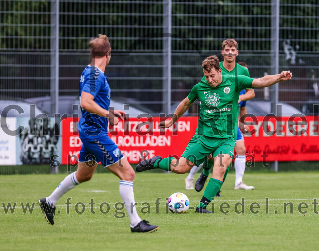 2023-08-04_072_FC_Forstern_gegen_FC_Langengeisling_II | Forstern, Deutschland, 04.08.2023:
Fußball, Kreisklasse 2023 / 2024, 1. Spieltag, FC Forstern gegen FC Langengeisling II, Endergebnis: 2:1

Kilian Kaiser (FC Langengeisling, #14), Michael Simon (FC Forstern, #8)

Foto: Christian Riedel / fotografie-riedel.net