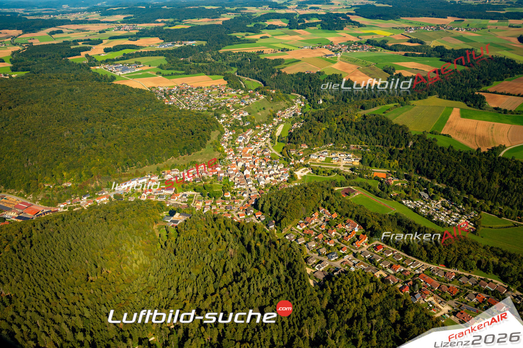 Das Luftbild zeigt :  Breitenbrunn - Die Luftaufnahme wurde 2023 vom UL-Flugzeug aus erstellt ( keine Drohne ) - Hochauflösende Luftaufnahme - Für grossformatige Ausdrucke geeignet. Die Geschenkidee !Mit Lizenz und Bildrechte bestellbar