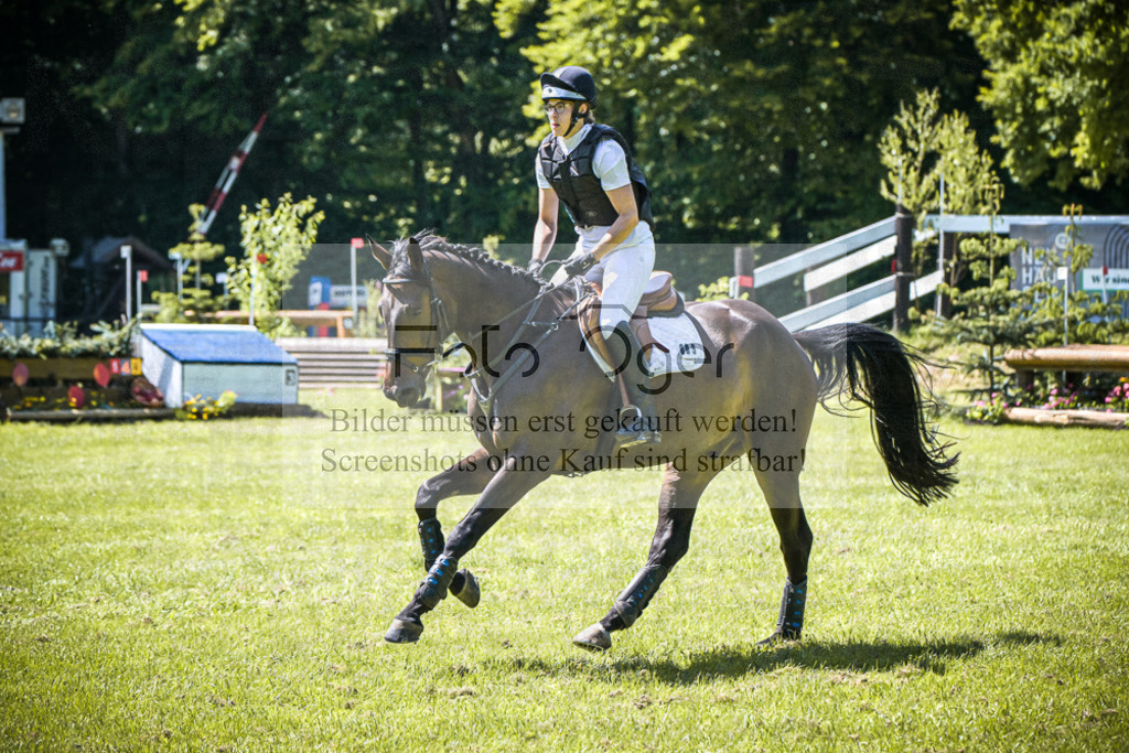 DOS_3170 | Entdecke hochwertige Reitturnierfotos von Foto Oger. Professionell, emotional und authentisch – jetzt Lieblingsmomente im Shop bestellen.Deutschlandweite Turnierfotografie. - Realisiert mit Pictrs.com