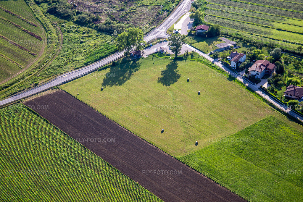 Aerial view: Paragliding Landing Lijak / Društvo jadralnih padalcev Polet Nova Gorica in the district Šmihel in Nova Gorica in the state Slovenia, Slovenia. – Photo: IMG_137453.jpg taken on 07/14/2023 by Werner Riehm/FLY-FOTO.com – Resolution of the original: 5472 x 3648 px – Domov
