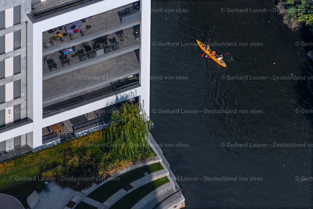 4040267 | LEIPZIG 14.09.2020 Sportboot - Ruderschiff in Fahrt entlang des Flussverlaufs Weiße Elster im Ortsteil Plagwitz in Leipzig im Bundesland Sachsen, Deutschland. // Sport boat - rowing boat ride along the river course of Weisse Elster in the district Plagwitz in Leipzig in the state Saxony, Germany. Foto: Gerhard Launer