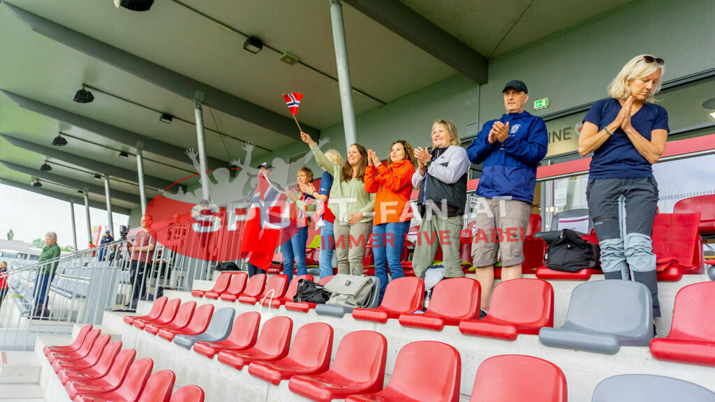 Norwegen U19  Bulgarien U19 | Paul Kravagna, Fans ; Norwegen U19  Bulgarien U19 am 13.05.2022 in Wels
(Huber Arena), AUSTRIA, (Photo by Ernst Krawagner sport-fan.at) - Realisiert mit Pictrs.com