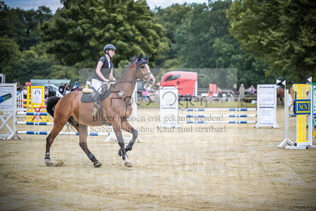 DOS_7018 | Entdecke hochwertige Reitturnierfotos von Foto Oger. Professionell, emotional und authentisch – jetzt Lieblingsmomente im Shop bestellen.Deutschlandweite Turnierfotografie. - Realisiert mit Pictrs.com