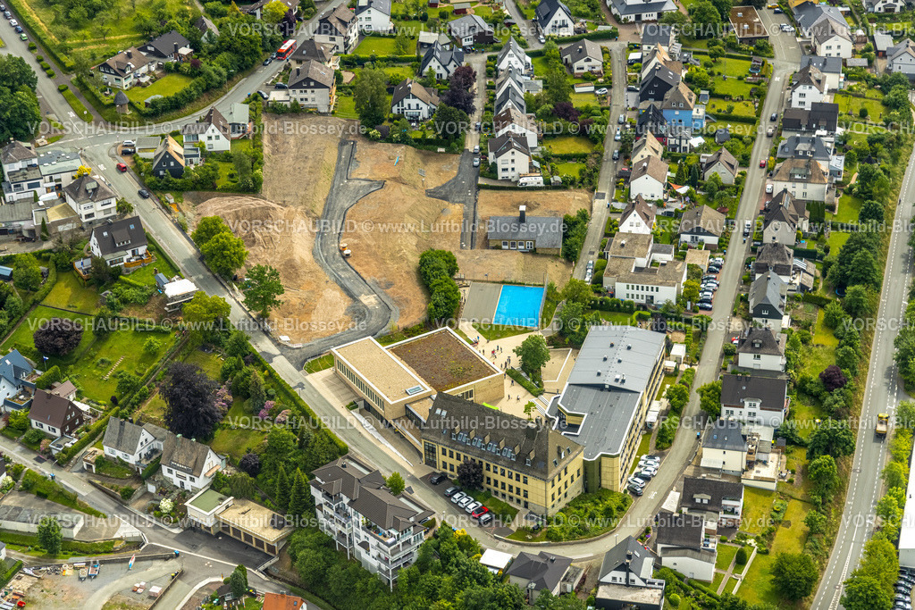 Meschede220600881 | Luftbild, Baustelle An Klocken Kapelle, St. Walburga-Realschule, Meschede-Stadt, Meschede, Sauerland, Nordrhein-Westfalen, Deutschland