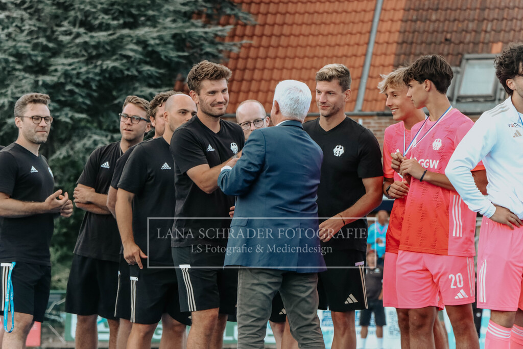 EM_MU18_F_GER-BEL_Lille_bearbeitet_Pokalbilder (13 von 137) | lanaschraderfotografie - Realisiert mit Pictrs.com