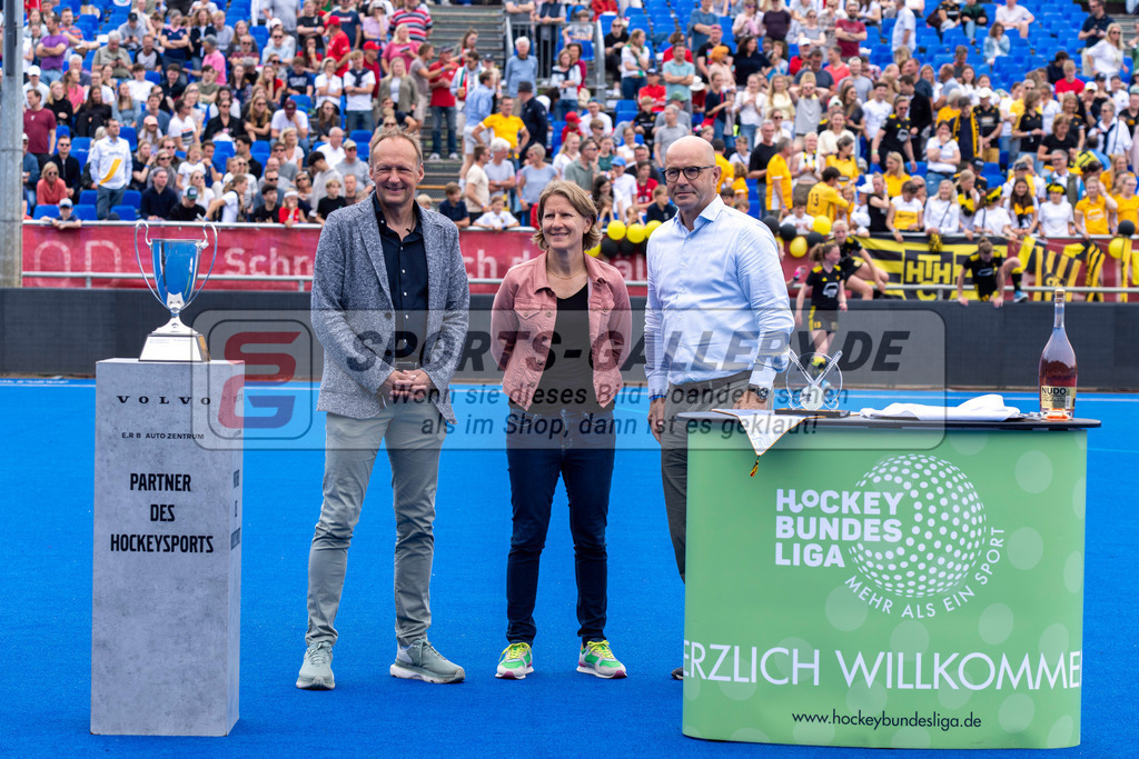 Final4_20250601-1213-HK108373 | Krefeld, Deutschland, 01.06.2025:  Feldhockey Final4 2025 – „Deutsche Feldhockey-Meisterschaften 2025“ Harvestehuder HTC - Düsseldorfer HC (Finale Damen) im Gerd-Wellen-Hockeyanlage am 01.06.2025 in Krefeld, Deutschland. (Foto von Kramhöller/Fehrmann/Kaste)Krefeld, Germany, 01.06.2025: Feldhockey Final4 2025 – „Deutsche Feldhockey-Meisterschaften 2025“ Harvestehuder HTC - Düsseldorfer HC (Finale Damen) in Gerd-Wellen-Hockeyanlage at 01.06.2025 in Krefeld, Deutschland. (Foto from Kramhöller/Fehrmann/Kaste)