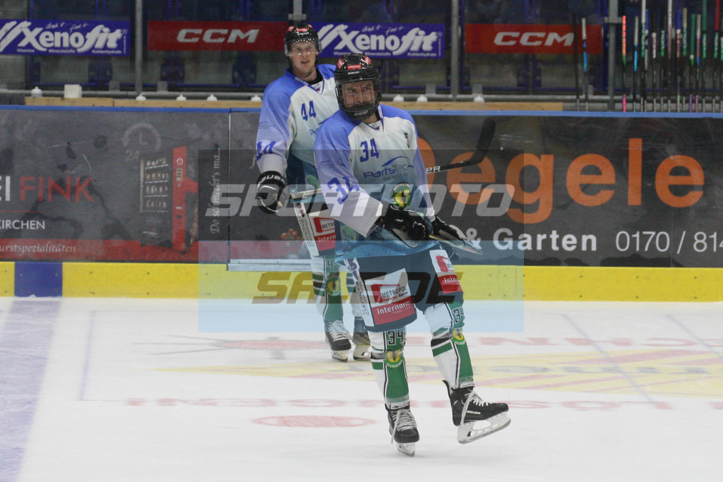 SC Riessersee - Höchstadt Alligators | Thilo Grau (vorne) - Eishockey Oberliga Süd SC Riessersee - Höchstadt Alligators - © Sportfoto-Sale (MK) - Realisiert mit Pictrs.com