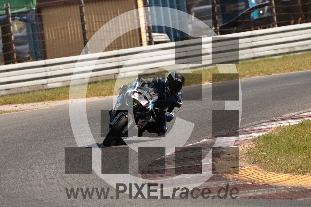 0509-20250811_11485 | Schöne Erinnerungen an spannende Momente - das festzuhalten ist unser Job. PIXELrace.de ist seit 2003 auf den Rennstrecken Europas unterwegs um die Action draußen beim Fahren und die wunderbare Stimmung imm Fahrerlager für euch einzufangen.