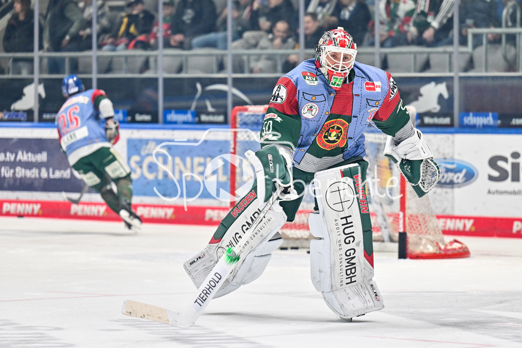 Augsburger Panther - EHC RB München | AUGSBURG, DEUTSCHLAND - 27. FEBRUAR: im Bild Markus KELLER (Augsburger Panther 3) beim warmup vor dem Match zwischen den Augsburger Panthern und dem EHC RB München am 46. Spieltag der Penny DEL im Curt Frenzel Stadion