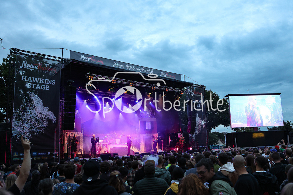 Noiesehausen | Die Band "Roy Bianco &amp; die Abbrunzati Boys" spielen beim Festival "Noisehausen" in Schrobenhausen / Im Bild die buehne mit Band