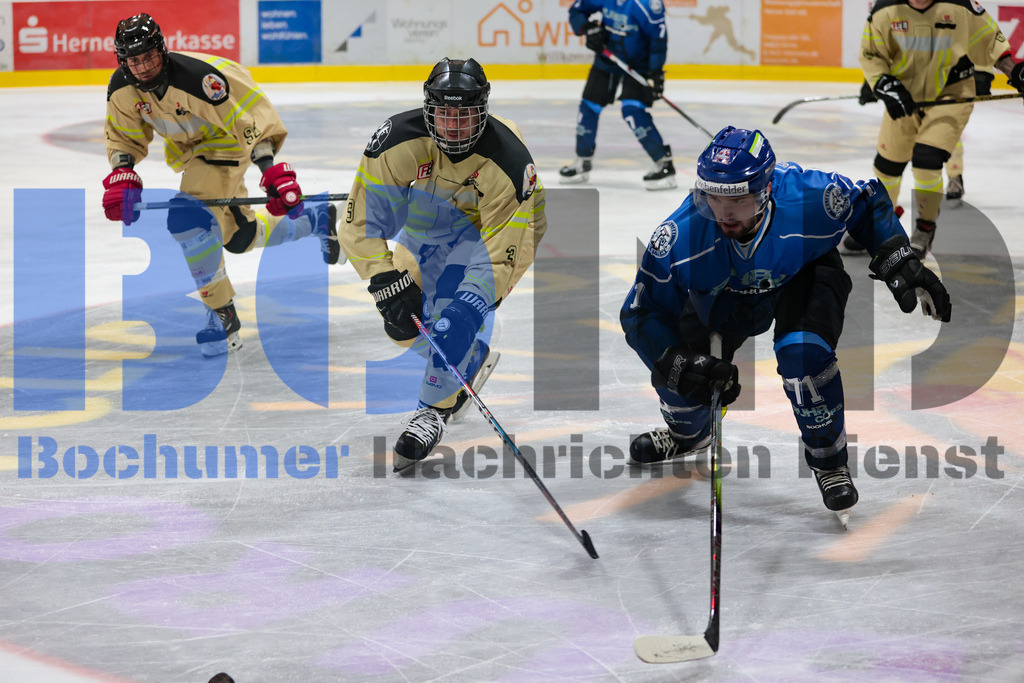 Benefiz-Eishockeyspiel der Polizei Bochum gegen die feuerwehr Duisburg {date} -  | {headline}



(Foto: Sebastian Sendlak / BOND)

 - Realisiert mit Pictrs.com