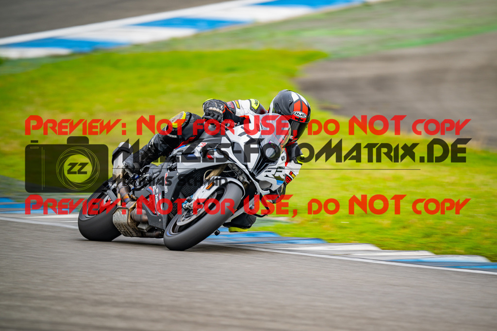 MaZZes_FotoMatrix_240701_6007705_6477 | WEISS