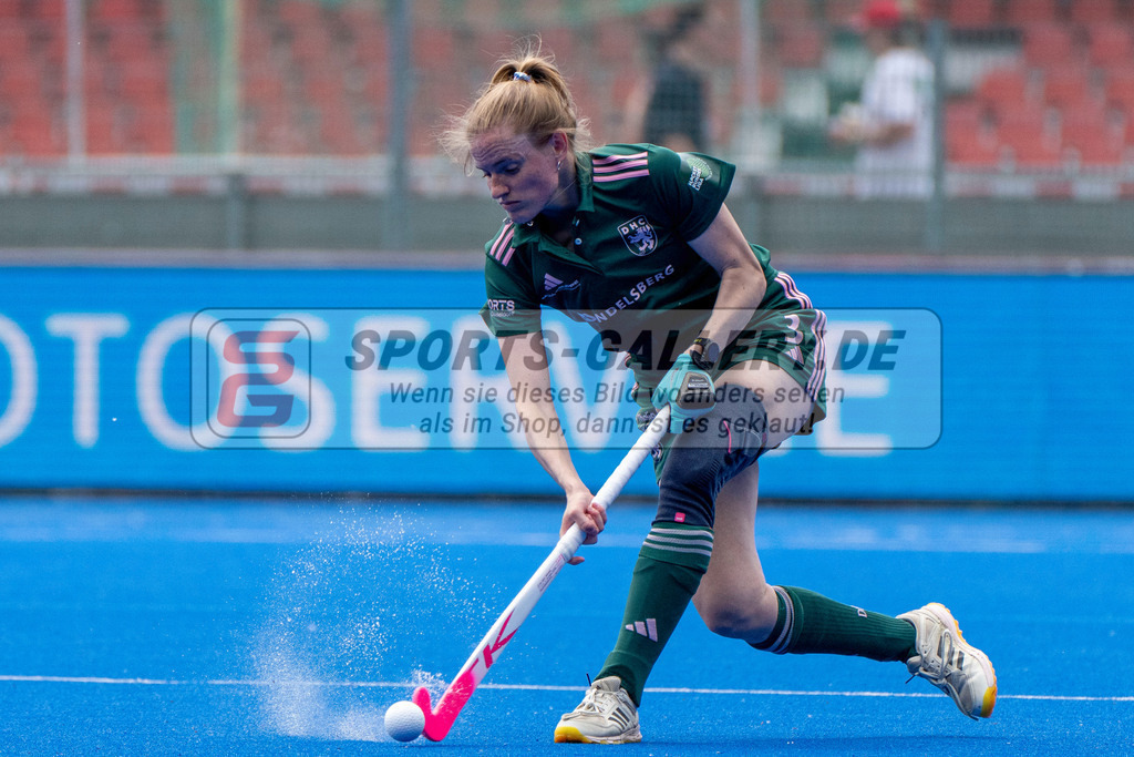 Final4_20250531-1352-HK107712 | Krefeld, Deutschland, 31.05.2025:  Feldhockey Final4 2025 – „Deutsche Feldhockey-Meisterschaften 2025“ im Gerd-Wellen-Hockeyanlage am 31.05.2025 in Krefeld, Deutschland. (Foto von Kramhöller/Fehrmann/Kaste)Krefeld, Germany, 31.05.2025: Feldhockey Final4 2025 – „Deutsche Feldhockey-Meisterschaften 2025“ in Gerd-Wellen-Hockeyanlage at 31.05.2025 in Krefeld, Deutschland. (Foto from Kramhöller/Fehrmann/Kaste)