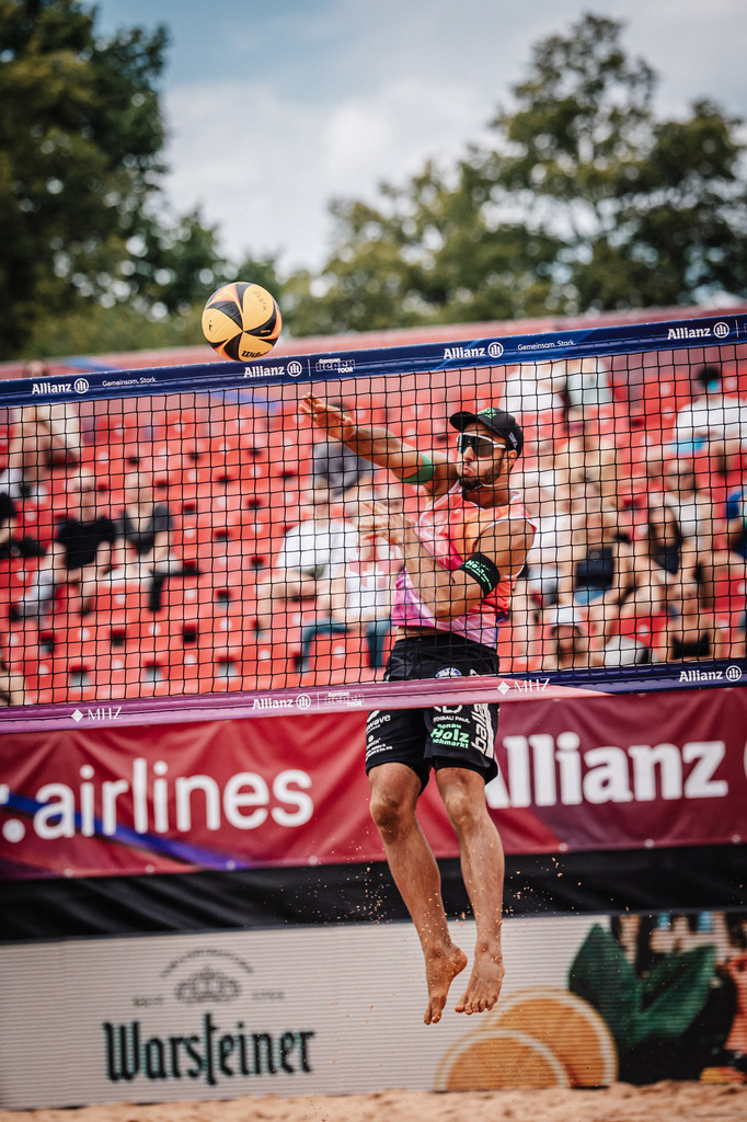 Beachvolleyball | Männer | Allianz German Beach Tour 2025 | Tourstop München | 04.07.2025 | Kim Huber beim Angriff