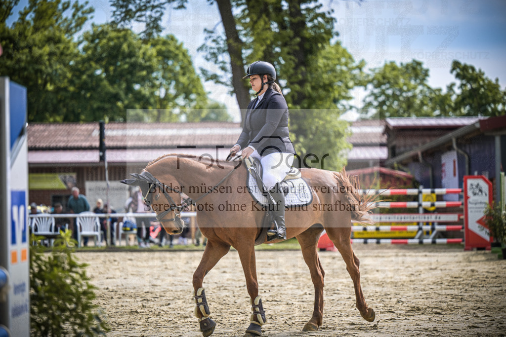 DOS_0983 | Entdecke hochwertige Reitturnierfotos von Foto Oger. Professionell, emotional und authentisch – jetzt Lieblingsmomente im Shop bestellen.Deutschlandweite Turnierfotografie. - Realisiert mit Pictrs.com