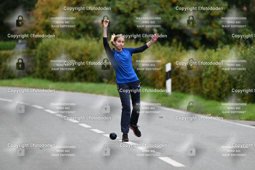 DSC_0545 | Anke Oldewurtel / Uttel beim letzen Wurf. Es fehlte "ein" Meter um den Sieg nach Uttel zu holen. Uttel gewinnt mit 99m