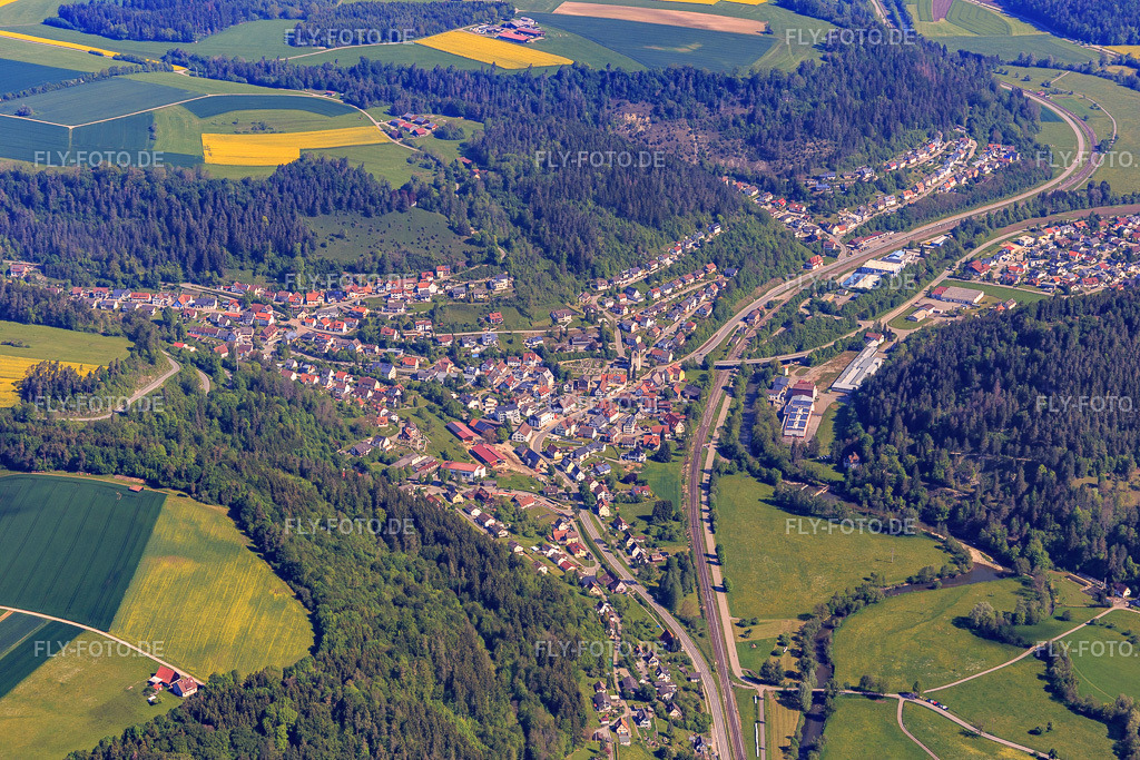 Ortsansicht von Süden | Luftbild: Ortsansicht von Süden in Epfendorf im Bundesland Baden-Württemberg in Deutschland. Foto: IMG_114516.jpg vom 30.05.2019 durch Werner Riehm/FLY-FOTO.de - Realisiert mit Pictrs.com