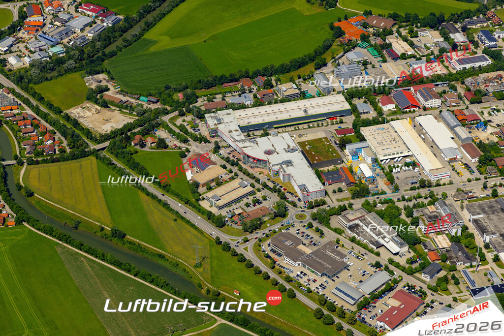 Die Luftaufnahme Gewerbegebiet - Wolfratshausen wurde 2022 vom Flugzeug aus (keine Drohne) erstellt. Hohe Auflösung -für große Poster und Wandbilder geeignet - Garantiert!