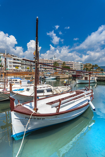 Majorca, Spain, Sa Coma - 1st June, 2018: Traditional fisher boats at harbor port | Old wooden fishing boats at harbour port of Sa Coma on Mallorca island, Spain - Realisiert mit Pictrs.com