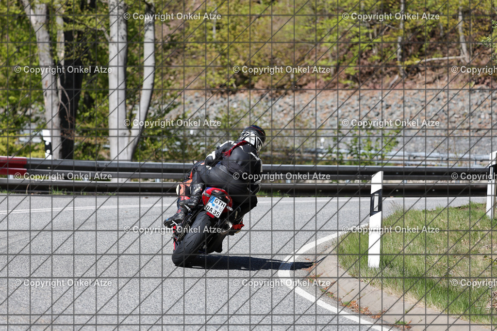 IMG_7777 | Fotograf am Kyffhäuser. Onkel Atze. Kyffhäuser Rennstrecke. Café36. Motorsportfotografie. - Realisiert mit Pictrs.com
