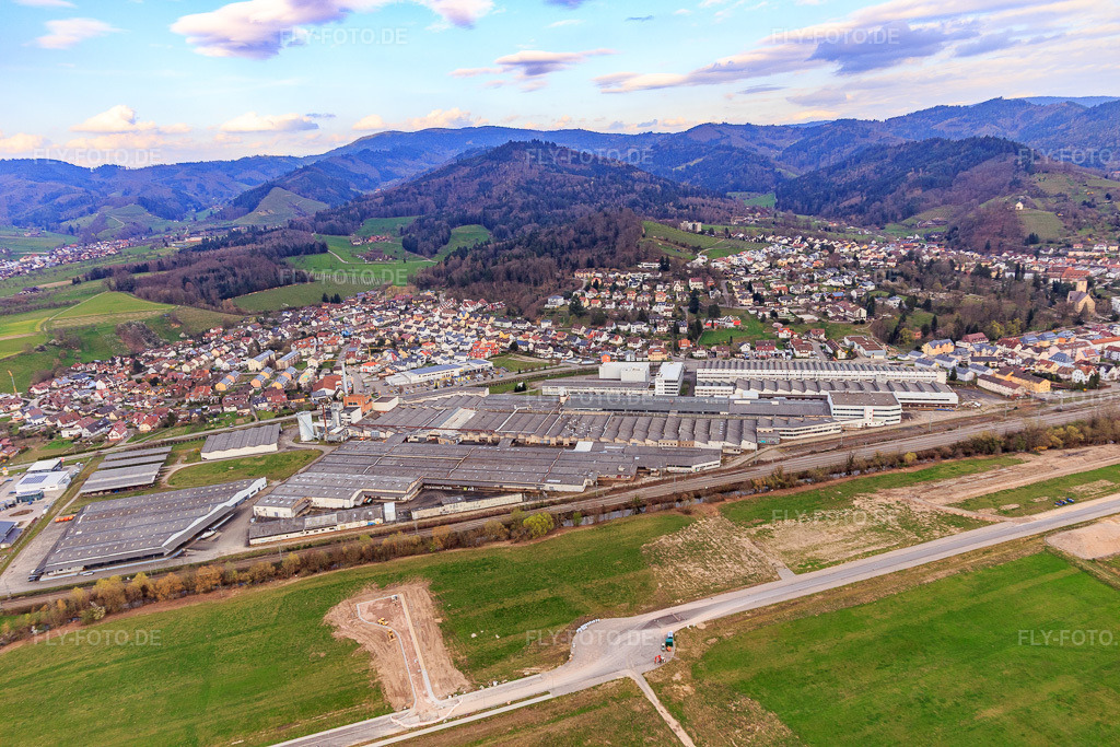 Luftbild: Industriegebiet zwischen Allmend und Leutkirchstr in Gengenbach im Bundesland Baden-Württemberg in Deutschland. Foto: IMG_120252.jpg vom 17.03.2020 durch Werner Riehm/FLY-FOTO.de