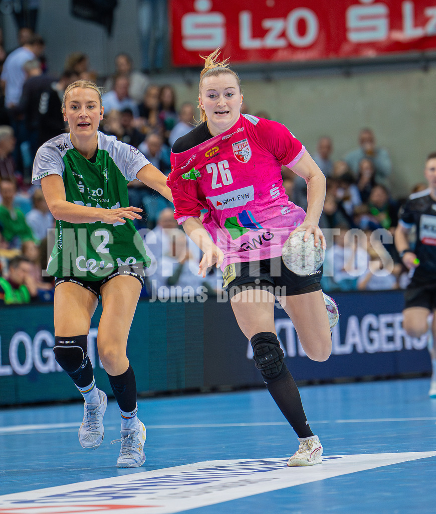 Handball I Frauen I Saison 2025-2026 I 1. HBF I 15. Spieltag I VFL Oldenburg - SV Union Halle-Neustadt 0075 | Lisa Borutta (2, VfL Oldenburg), Cara Reuthal (26, SV Union Halle-Neustadt) - Realisiert mit Pictrs.com