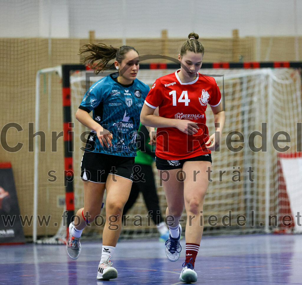2022-11-27_121_SV_Anzing_gegen_HT_Muenchen_II | Anzing, Deutschland, 27.11.2022:
Handball, Bezirksliga 2022 / 2023, 7. Spieltag, SV Anzing gegen HT München II, Endergebnis: 28:32

Katharina Martin (HT München, #21), Elena Holzmann (SV Anzing, #14)

Foto: Christian Riedel / fotografie-riedel.net