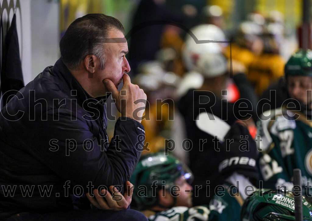 2026-02-27_079_TSV_Erding_gegen_EV_Fuessen | Erding, Deutschland, 27.02.2026:Eishockey, Oberliga Süd 2025 / 2026, 51. Spieltag, TSV Erding gegen EV Füssen, Endergebnis: 2:4Teamchef Thomas Daffner (Erding Gladiators)Foto: Christian Riedel / fotografie-riedel.net