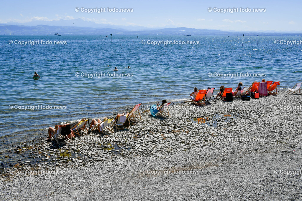 Deutschland_ Baden-Wuerttemberg_ Friedrichshafen am Bodensee_ 19.07.2025-15 | 19.07.2025, Deutschland, GER, Baden Wuerttemberg, Friedrichshafen am Bodensee, im Bild Themenbild, Urlaub, Strand, Sonne, Sommer, See, Ufer, Chillen, Liegestuhl, Touristen, Urlauber, Wasser, Symbolbild, Feature