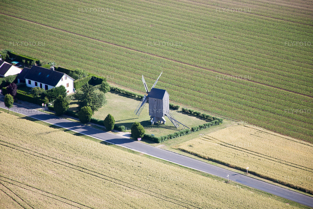 Vue aérienne: Vue de la ville à Talcy dans le département Loir et Cher, France. Photo: IMG_082175.jpg prise le 20/06/2015 par Werner Riehm/FLY-FOTO.eu – Résolution de l'original: 5472 x 3648 px