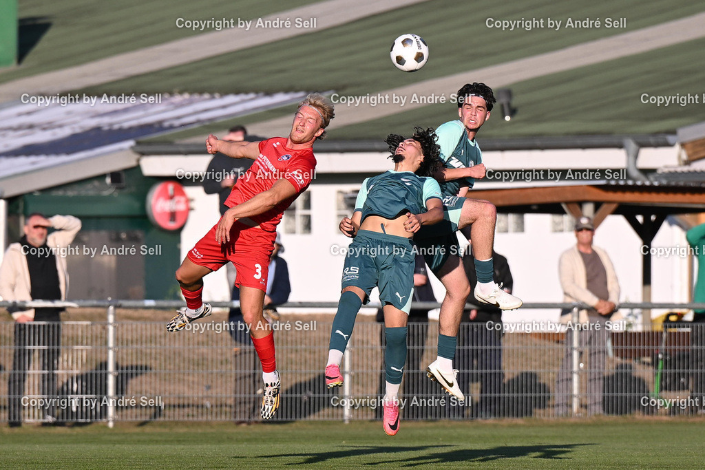PSV Neumünster vs TSB Flensburg | Ayoub Assameur (PSV #8) &amp; Devin Ceyhan (PSV #14) vs Cosmo Nitsch (TSB #3) / Fußball-Oberliga Männer 2026/2027 / PSV Neumünster vs TSB Flensburg / PSV Stadion Platz A / Neumünster / 07.08.26 - Realisiert mit Pictrs.com