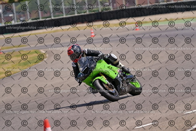 26bt05-1668 | markuskiefer.com - Realisiert mit Pictrs.com