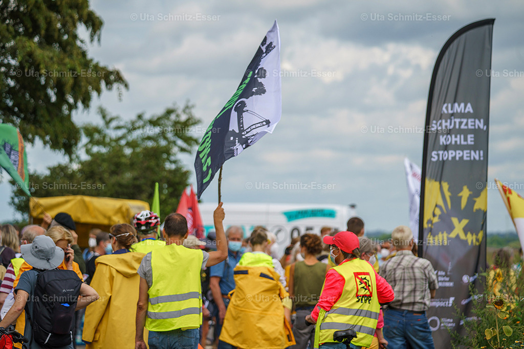 Menschenkette_Luetzerath_05 | CEUS Design - Realisiert mit Pictrs.com