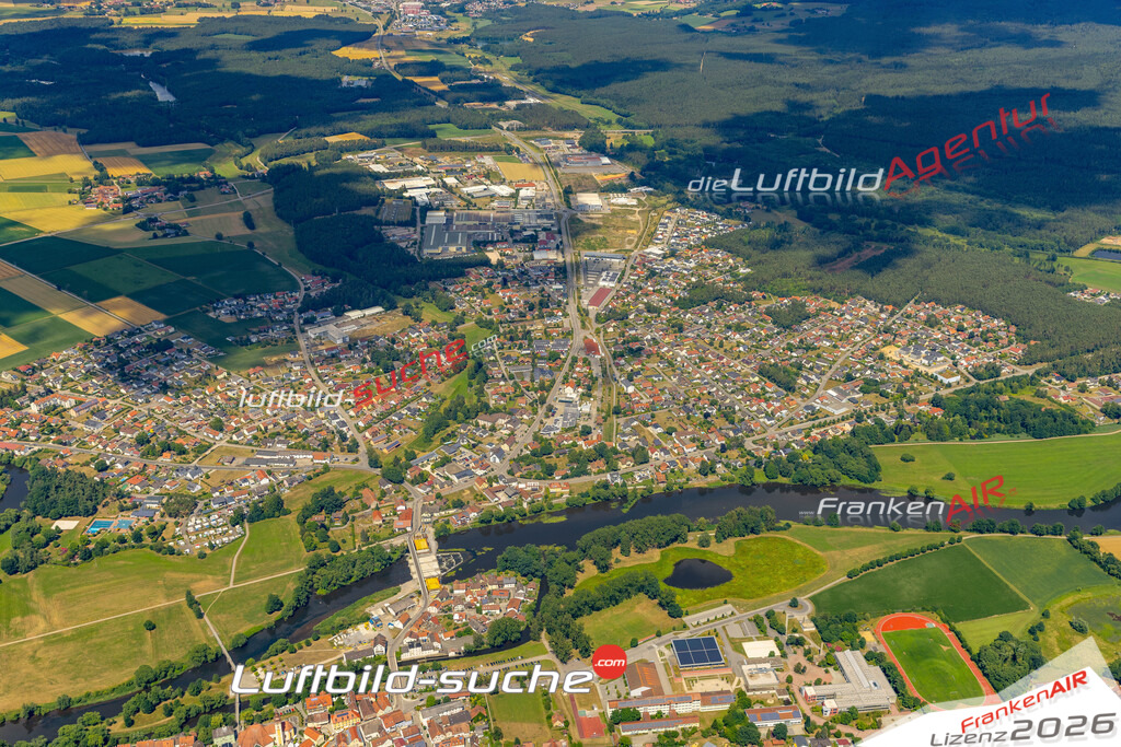Die Luftaufnahme Bergham - Nittenau wurde 2022 vom Flugzeug aus (keine Drohne) erstellt. Hohe Auflösung -für große Poster und Wandbilder geeignet - Garantiert!
