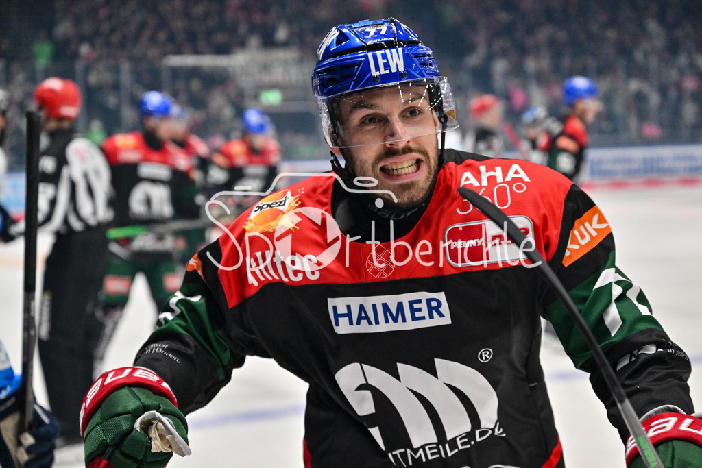 Augsburger Panther - ERC Ingolstadt | Jubel der Panther nach dem Treffer zum 1-0 druch Luca TOSTO (Augsburger Panther #77) / Freude / Happy / Tor / Torschuetze / DEL: Augsburger Panther - ERC Ingolstadt, Curt Frenzel Stadion am 26.01.2025