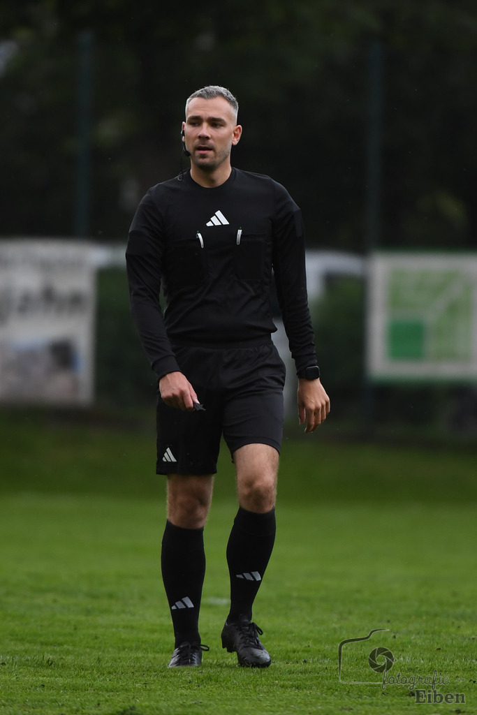 BV Bockhorn-SG FriPe | Relegation zur Kreisliga; BV Bockhorn (weiß)-SG FriPe (rot) am 05.06.2025 in Oldenburg/Ofenerdiek (Lagerstraße), Photo: Philip Eiben 2025 - Realisiert mit Pictrs.com