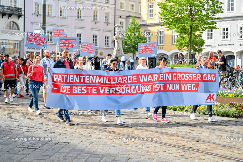 Hauptplatz Linz_ 1. Mai Umzug 2024_ 01.05.2024-23 | 01.05.2024, Hauptplatz Linz, AUT, Hauptplatz Linz, im Bild 1. Mai Umzug 2024 Linz Hauptplatz, SPOE 