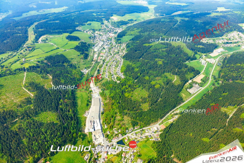 Die Luftaufnahme Alexanderhuette - Tettau wurde vom UL-Flugzeug (keine Drohne) aus fotografiert.Hohe Druck- Auflösung-die Geschenkidee!