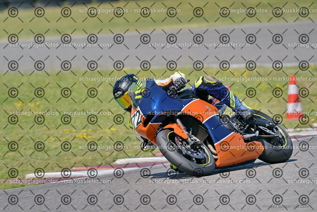 26BT01-1541 | 272 - Realisiert mit Pictrs.com