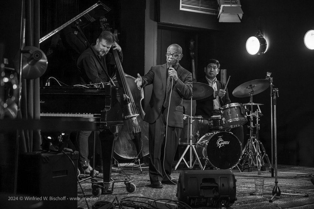 wwb-2411-0314 | <Fotografie> <Video> <Film> <Winfried Bischoff> - Realisiert mit Pictrs.com