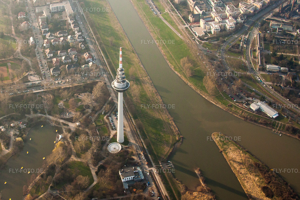 Luftbild: Fernsehturm Mannheim am Luisenpark und Neckarufer im Ortsteil Oststadt in Mannheim im Bundesland Baden-Württemberg in Deutschland. Foto: IMG_25216.jpg vom 23.03.2010 durch Werner Riehm/FLY-FOTO.de