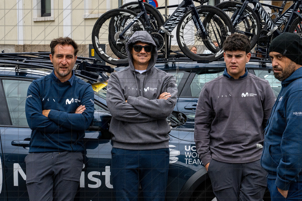 DeutschlandTour 2025 | Etappe 3 - Arnsberg (Start) | So cool die Typen von Movistar Team //  23.08.25: DeutschlandTour 2025 | Etappe 3 - Arnsberg (Start) / Arnsberg / Deutschland  //   CREDIT:www.bullenfotos.de, Martin König, Hörner Weg 40, D-49078 Osnabrück, +4917663732967 // Nutzung und Weitergabe nur zu den vereinbarten Zwecken. Presseanfragen an Ersteller. Alle Rechte beim Ersteller. Honorierung nach MFM. - Realisiert mit Pictrs.com